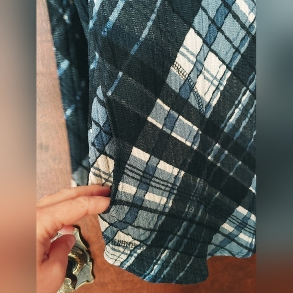 NWT Pure Essence Canada 2 PIECE Blue Plaid Mock Neck Short/Top & Matching Shawl - Picture 3 of 5